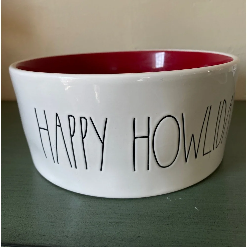 Rae Dunn Happy Howlidays. Christmas Dog dish. Lg.